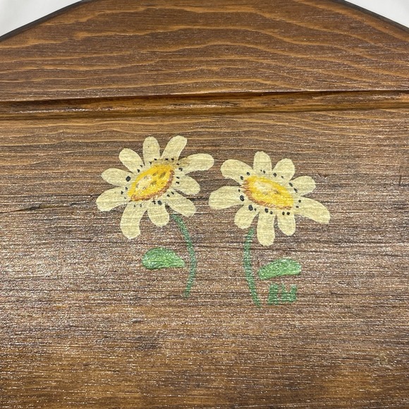 Vintage Wooden Tea Kettle Shape 3 Key Hook Hand Painted Daisy Cabincore Wall Art - Picture 6 of 8